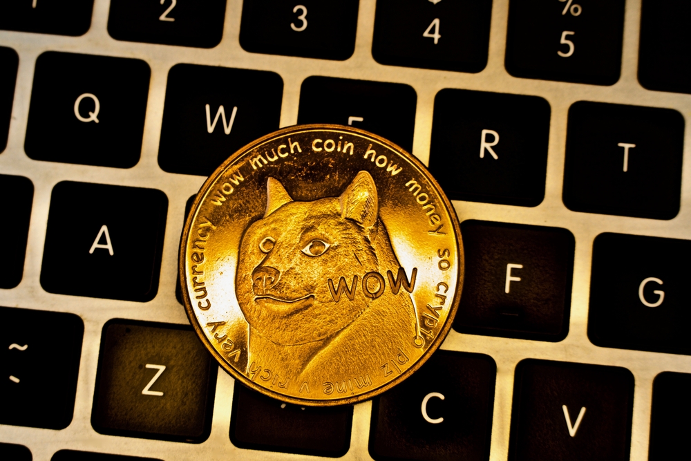 cryptocurrency-physical-gold-dogecoin-money.jpg